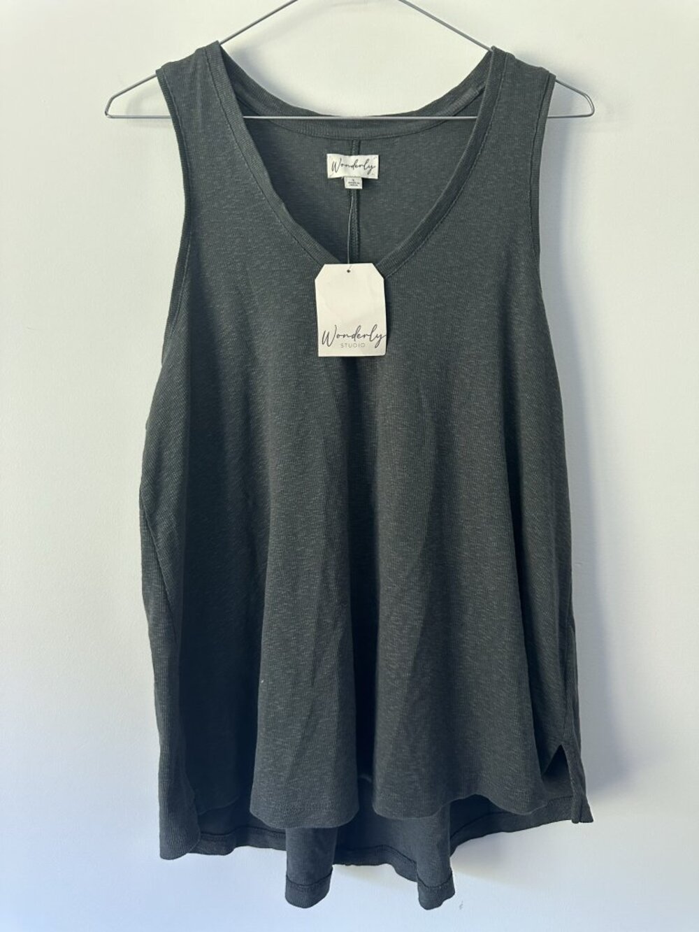 NWT Wonderly Women's Grey v-neck flowy tank top